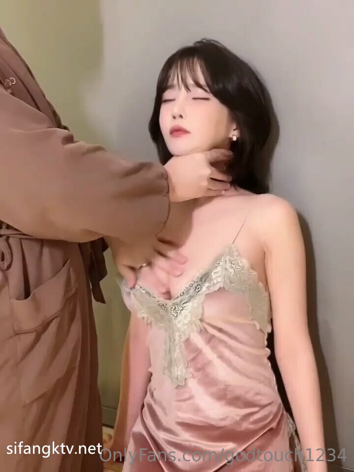玩操极品黑丝美女被下药后换上制服随意玩弄 无套暴力抽插 第一视角犹如身临其境